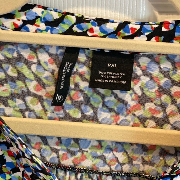 New Directions petite pattern top - Picture 3 of 4